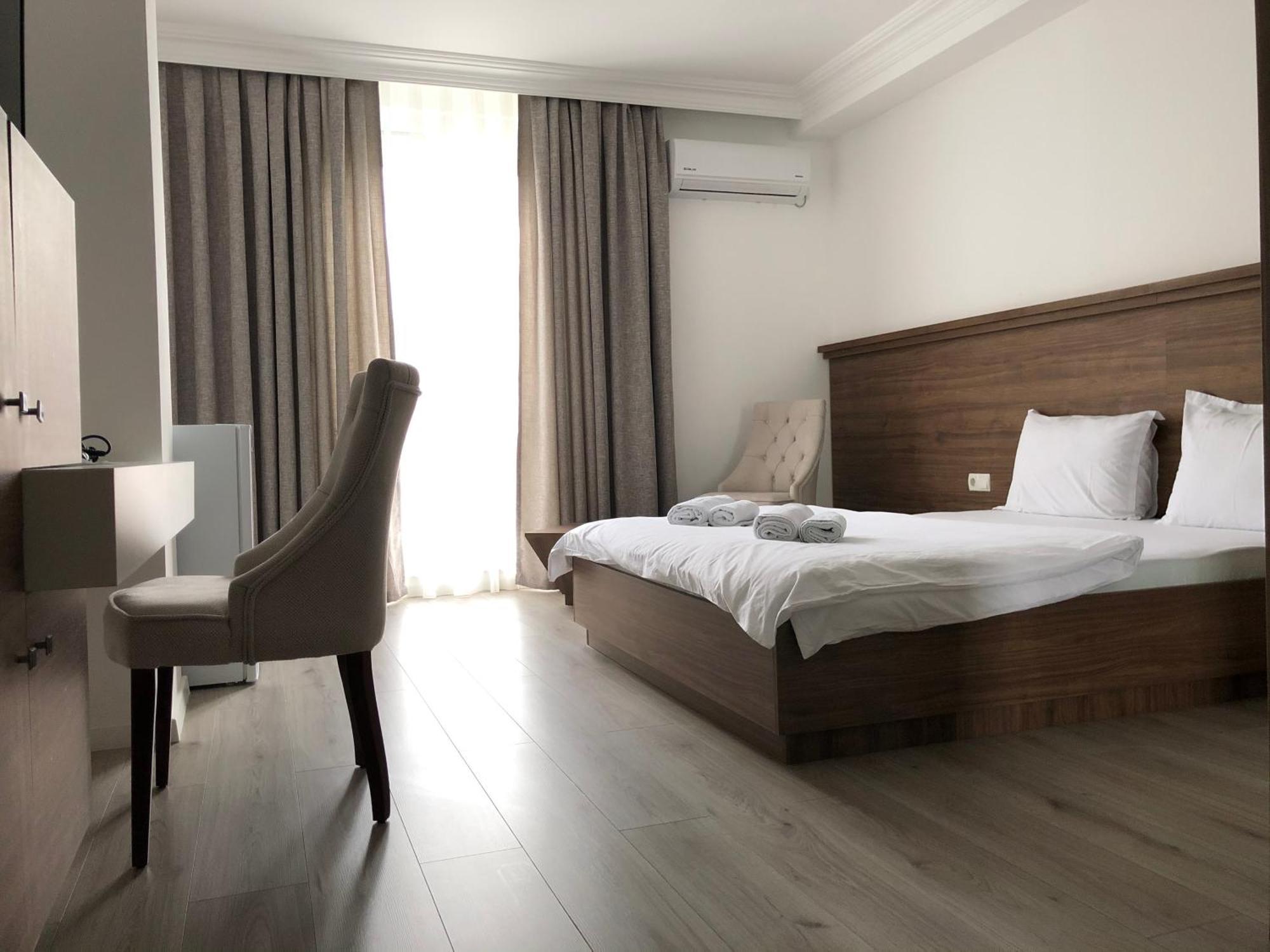 Hotel Dardani Titova Mitrovica 外观 照片