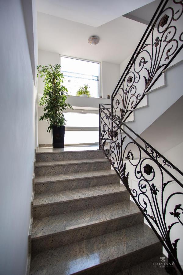 Hotel Dardani Titova Mitrovica 外观 照片